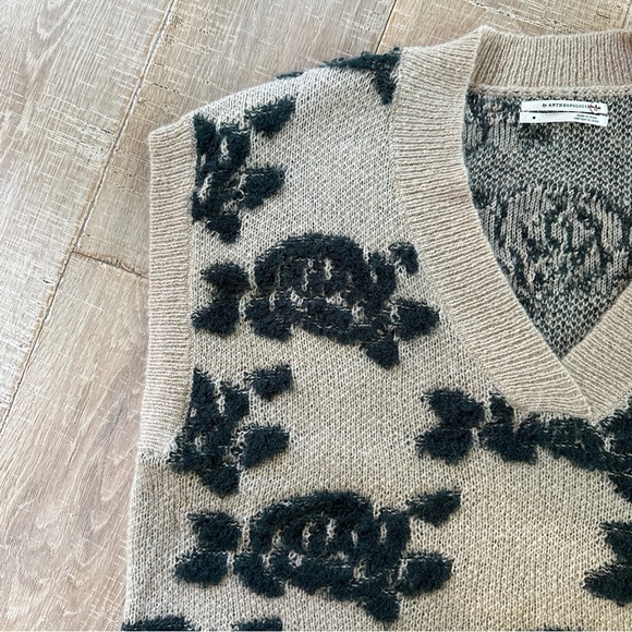 ANTHROPOLOGIE | Women’s Distressed Floral Sweater Vest Beige Size Medium - Picture 11 of 12